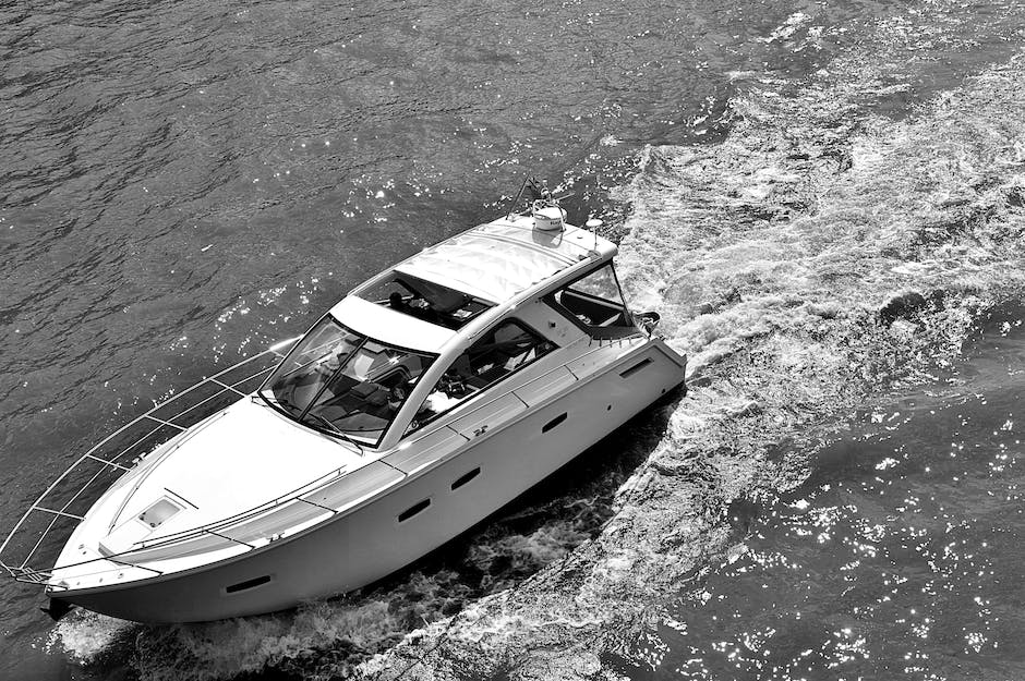 Ohne Führerschein dürfen Motorboote bis zu 6 Meter Länge gefahren werden